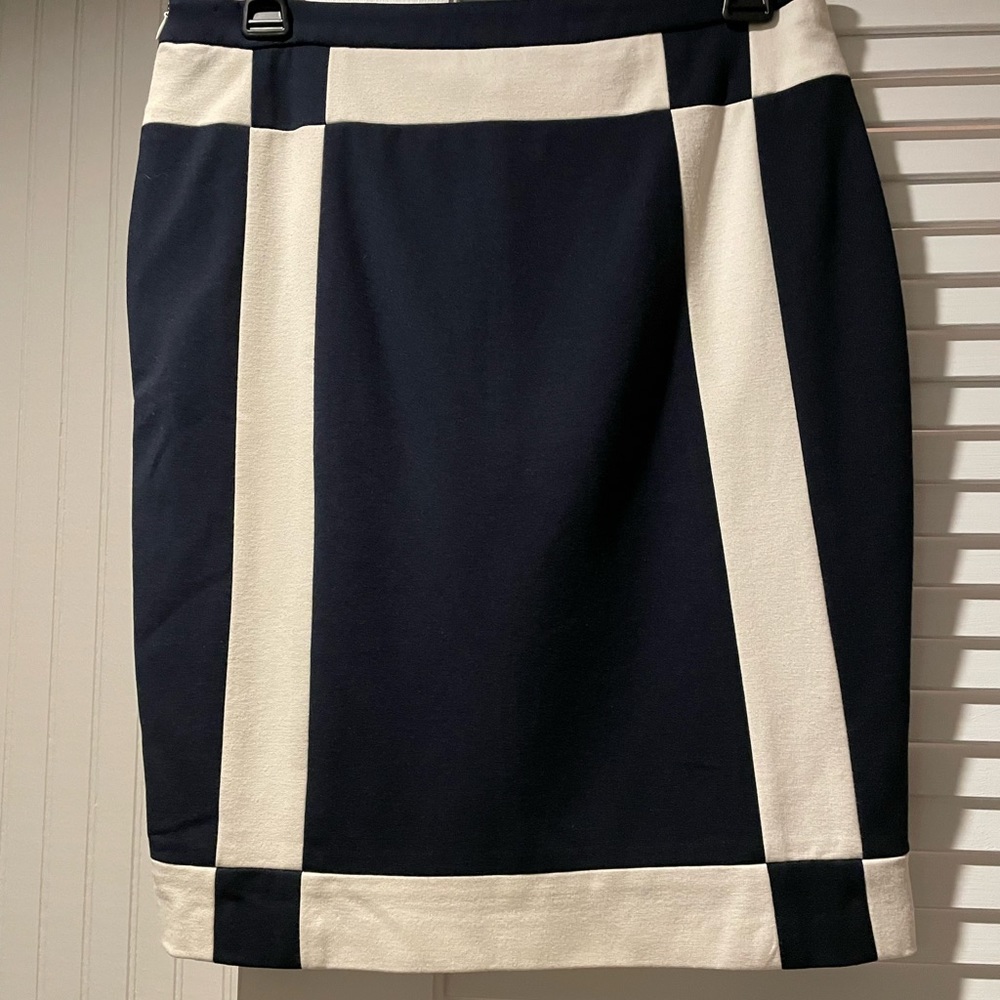 Doncaster jersey skirt. Navy and white color block.  Sz 8
